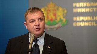 Каракачанов иска допълнителни правомощия за армията, за да може да охранява