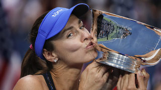 <span class="highlight">Мартина</span> <span class="highlight">Хингис</span> спира с тениса след финалите на WTA