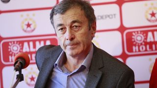 ЦСКА плаща големи суми за базите, а не играе на "Олд Трафорд", заяви Пламен Марков