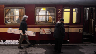 Предозиране: Влакове ще останат 1 час на гарите през нощта в неделя заради зимното часово време