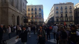 Профсъюзни деятели и активисти в Барселона преди обявяването на 9-дневна стачка