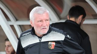 "Локомотив" (Пловдив) победи "Етър", но остана без треньор