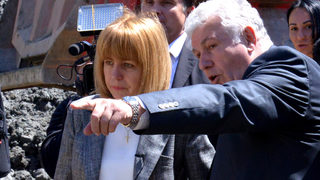 Понякога за некачествените <span class="highlight">ремонти</span> са виновни отделни работници, смята Фандъкова