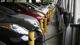 Еврокомисията предложи по-стриктни цели за въглеродните емисии на автомобилите
