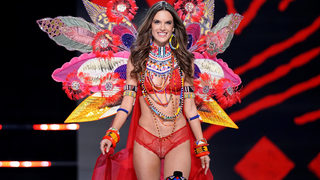 Фотогалерия: Шоуто на Ангелите на Victoria's Secret в Китай