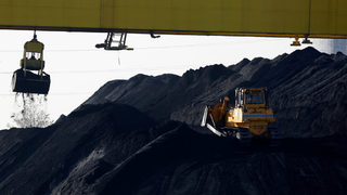 Защо Полша започна да внася въглища и газ от САЩ