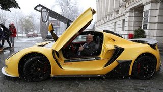 Снимка на деня: Красен Кралев зад волана на български спортен <span class="highlight">автомобил</span>