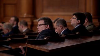 Цацаров и шефовете на службите бяха извикани в парламента за доклада за подслушване
