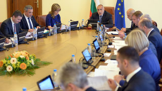 След предложение на БСП кабинетът даде пари за Зографския манастир, при това 4 пъти над поисканото