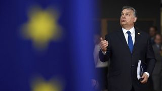 ЕС иска да накаже Унгария. И сам си слага крак