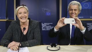 Традиционните партии оцеляха през 2017 г., но кризата с мигрантите подхрани подема на крайнодесните