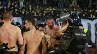 Масово сбиване между фенове на "Партизан" хвърли петно върху дербито на Белград