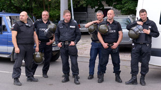 Полицаите с най-малки заплати и работещите на терен ще получат повишение, за шефовете няма