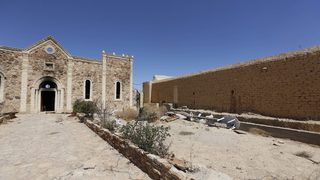 Опустошен от войната в Сирия, Хомс се връща към коледния дух