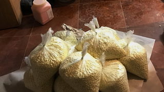 Полицията разби лаборатория за амфетамини в процес на производство (видео)