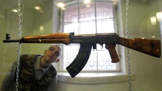 "<span class="highlight">Калашников</span>" и животът на създателя му ще се изучават в Русия