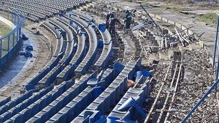 Трибуни на стадион "Спартак" във <span class="highlight">Варна</span> са разрушени заради пътен ремонт без строителни разрешения
