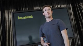 "Фейсбук" счупи журналистиката и сега се опитва да си измие ръцете