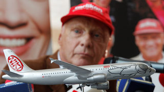 Ники Лауда си върна контрола над авиокомпания Niki