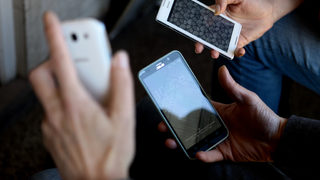 Половината интернет потребители в България споделят онлайн лични данни