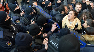 Известни турски лекари са арестувани заради протеста им срещу операцията в Сирия