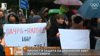 Инспектори проверяват били ли са ученици от Септември на митинг за кмета вместо на училище