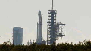 SpaceX ще опита днес да изстреля мощната ракета Falcon Heavy