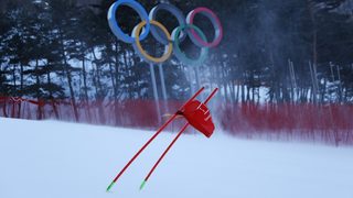 Силният вятър в Пьонгчанг отложи и гигантския слалом при жените