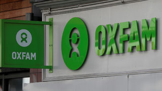 След <span class="highlight">сексскандал</span> в "Оксфам" Брюксел е готов да спира пари заради непристойно поведение