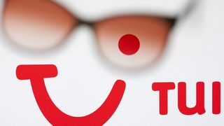 "Туи" продава хотели, за да се справи със загубите