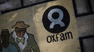 Бивш директор на "<span class="highlight">Оксфам</span>" през 2011 г. е признал за секс с проститутки в Хаити