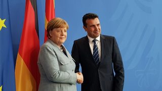 Македония и Гърция никога не са били толкова близо до решение за името, обяви Меркел