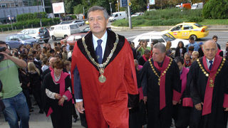<span class="highlight">Проф</span>. <span class="highlight">Боян</span> <span class="highlight">Биолчев</span>: Ако търсиш развод с миналото, ти предстои развод с бъдещето