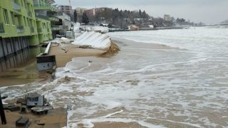 Морето отнесе южния плаж на Несебър и северния на Слънчев бряг