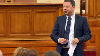 Делян Добрев е против държавата да купува акции в <span class="highlight">ЧЕЗ</span>