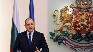 Покрай <span class="highlight">ЧЕЗ</span> Радев попита дали службите обслужват комфорта на управляващите