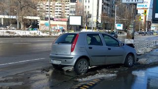 Кацнал на един стълб