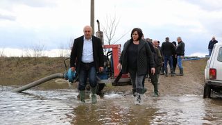 Ръководството на БСП отиде при наводнените в Брегово, за да им обещае помощ и пари