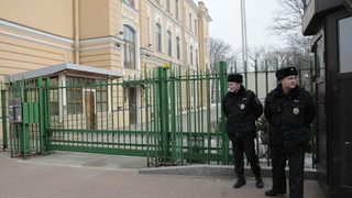 <span class="highlight">Русия</span> гони 23 британски дипломати и закрива консулството в Санкт Петербург