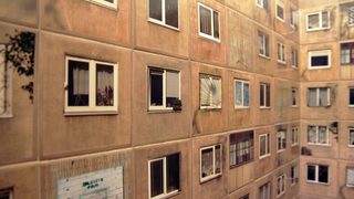 Литовски дизайнери пратиха носталгията по соца в тоалетната