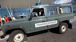 Двама служители на летище <span class="highlight">София</span> са предложени за наказание заради слаб контрол