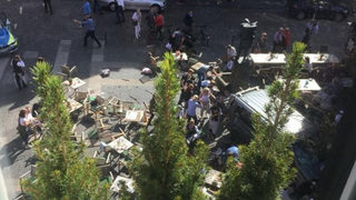 Автомобил се заби в заведение в Мюнстер, има загинали (обновена в 21.05 часа)