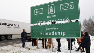 Гърция и Македония може да направят днес крачка към среща на върха за името