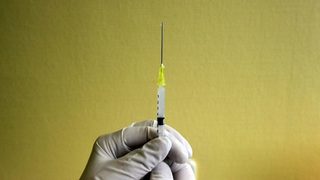 Евродепутатите предупредиха за риска от намаляващия процент на ваксинации в ЕС