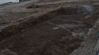 И на плажа в Каварна кипи строителна дейност