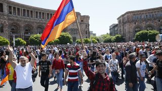 Протест на опозицията спря трафика в Ереван и блокира пътя към летището (допълнена)