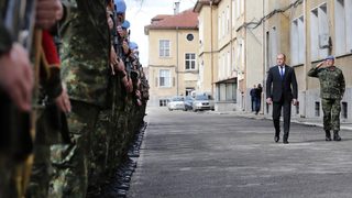 Президентът ще удостои военни с висше офицерско звание