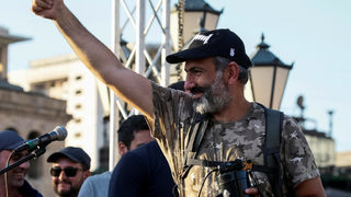 Лидерът на протестите в Армения Никол Пашинян стана премиер