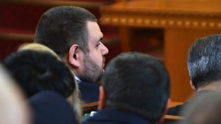 Комисията за финансов надзор проверява фирми на Пеевски