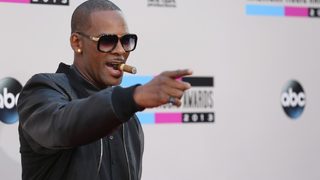 R. Kelly е първият изпълнител, санкциониран от "Спотифай" за неморално поведение